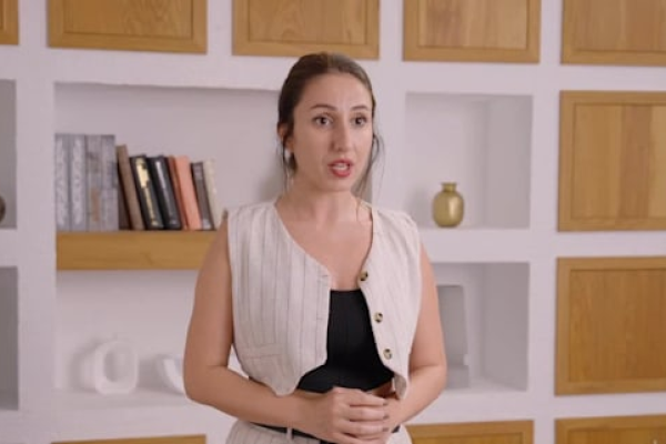 I create user-generated content videos for brands in the beauty, skincare, and wellness sectors